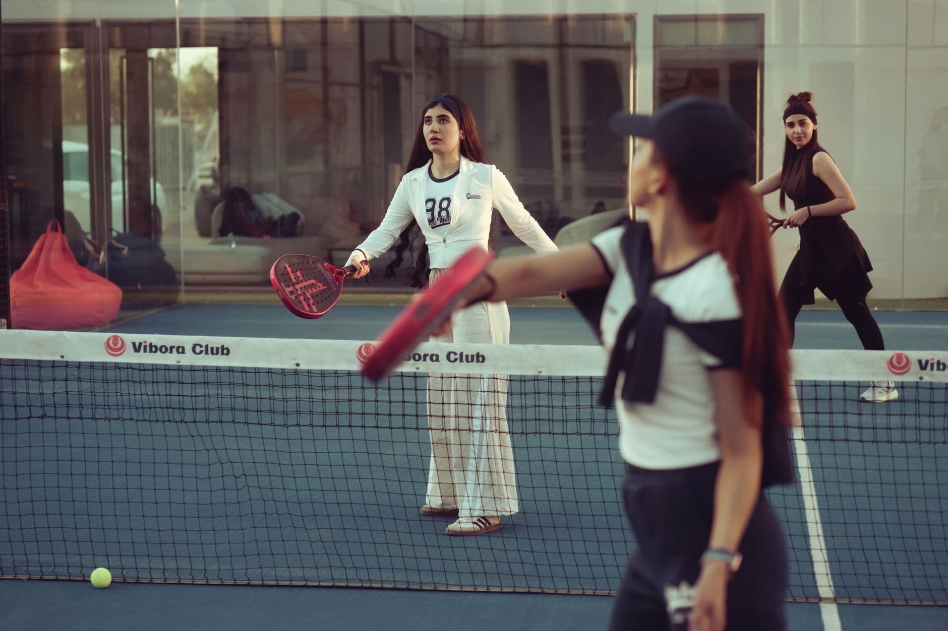 Orario di punta nel padel: a che ora spariscono i campi in Italia | Padel Snipe