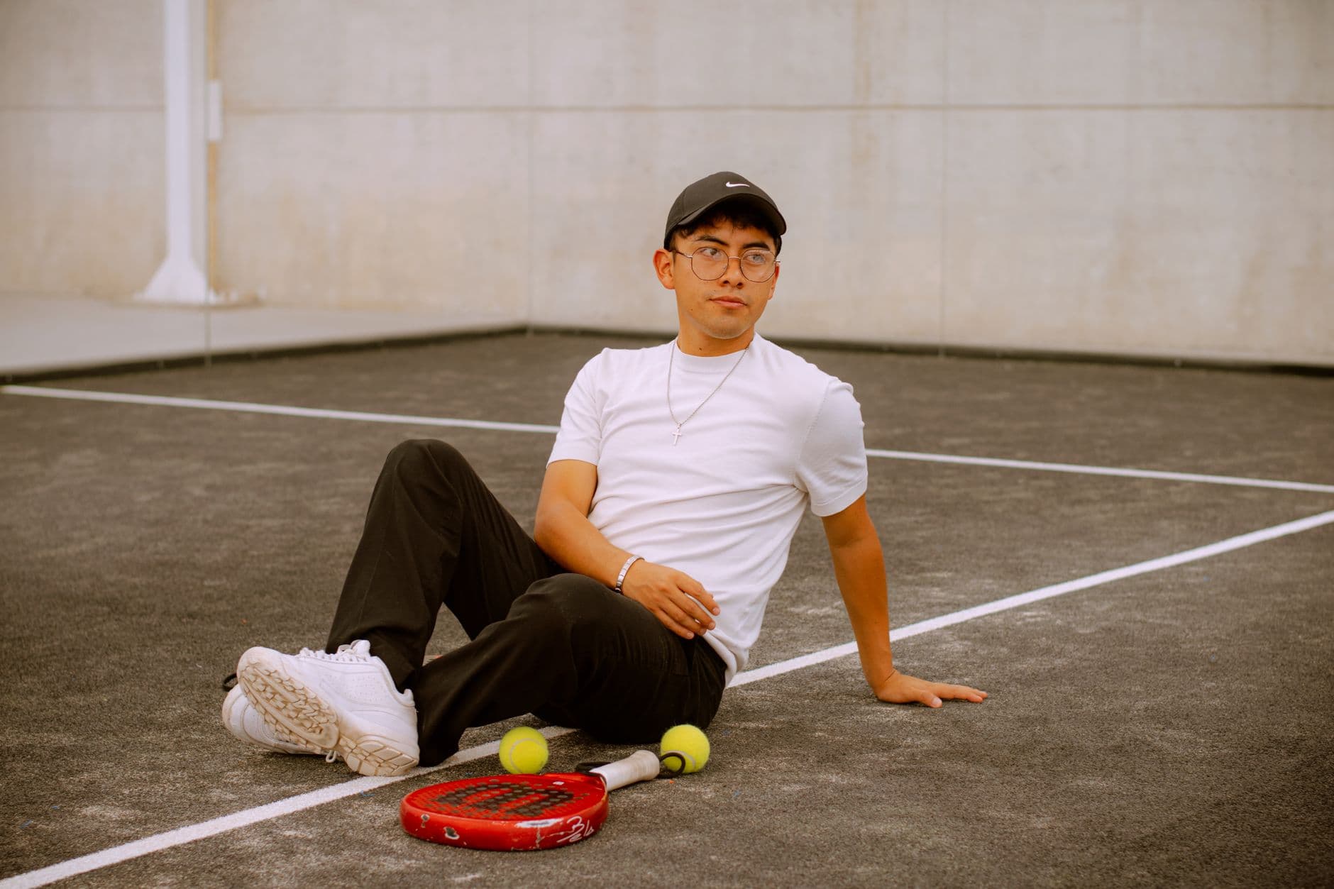Padel enfants : initier ses kids au padel en 2026 (âge, raquettes, clubs, stages) — Padel Snipe