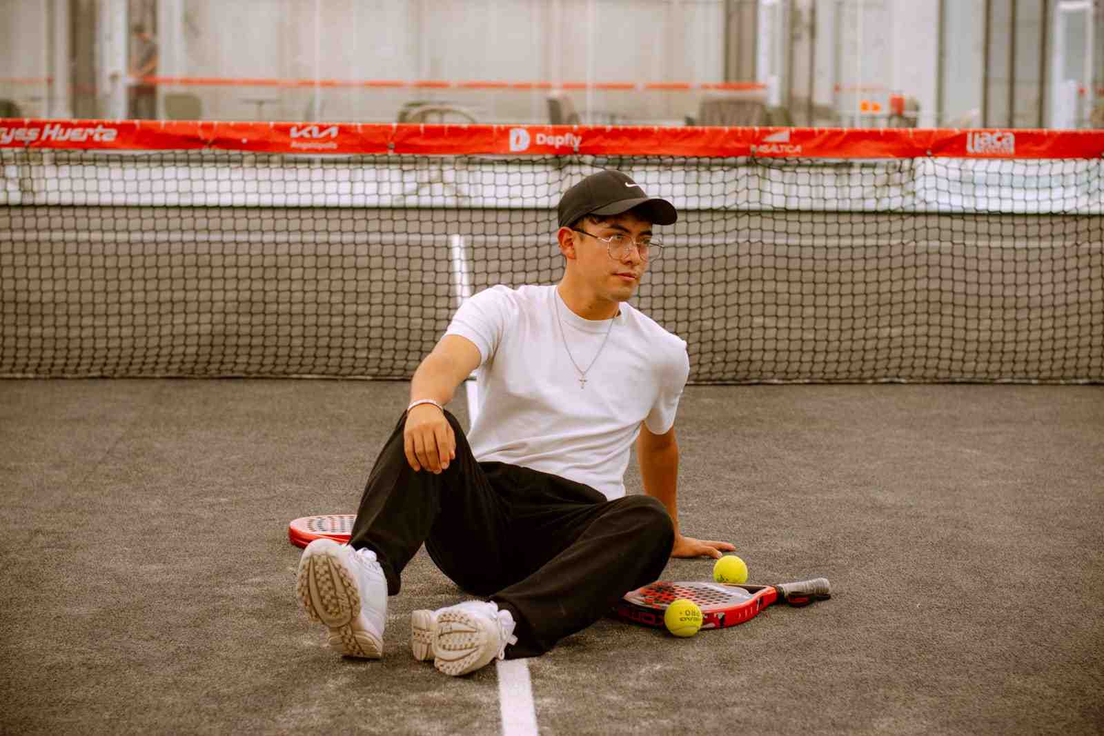 Pádel vs tenis: ¿qué deporte elegir en 2026? — Padel Snipe