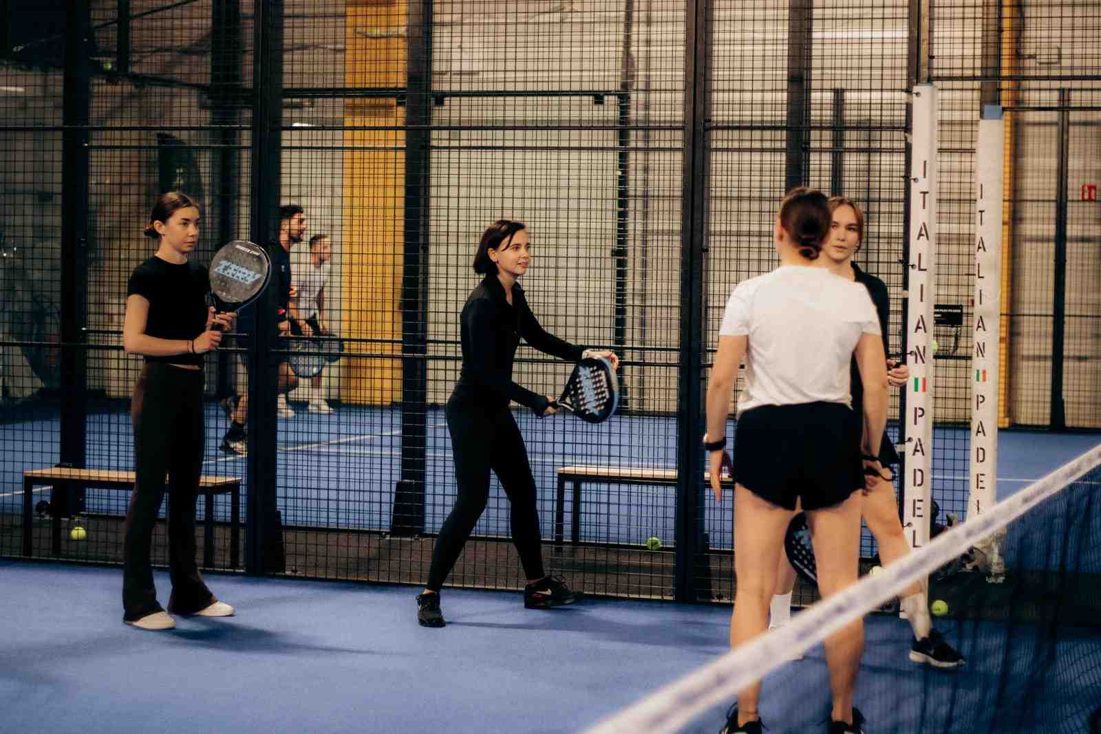Trouver un partenaire de padel : 7 méthodes qui marchent en 2026 — Padel Snipe